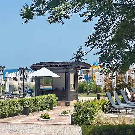 Oasis Sea&beach Deluxe شقة